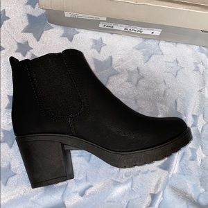 Black Chunky Chelsea Boot